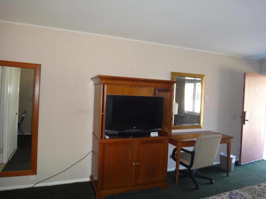 Budget Motor Inn- Mahopac Exterior photo